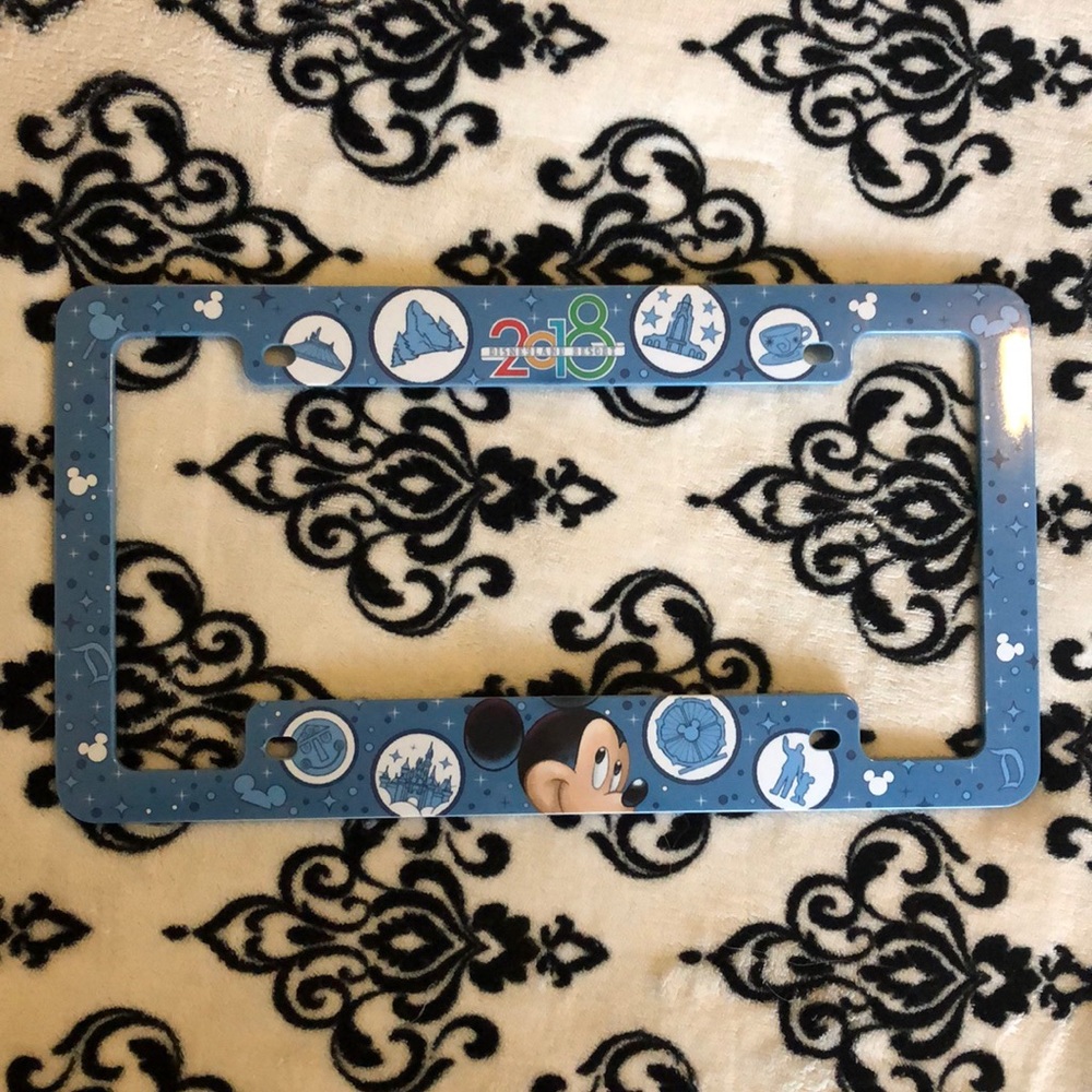 ~ Brand New ~ Disneyland 2018 License Plate Cover